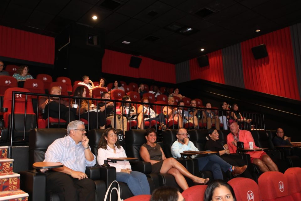 Minister Xiomara Maduro a presencia e premiere di e documentario ‘Atardi’ dedica na sr. Rudy Plaate