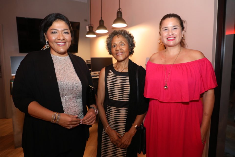 Minister Xiomara Maduro a presencia e premiere di e documentario ‘Atardi’ dedica na sr. Rudy Plaate
