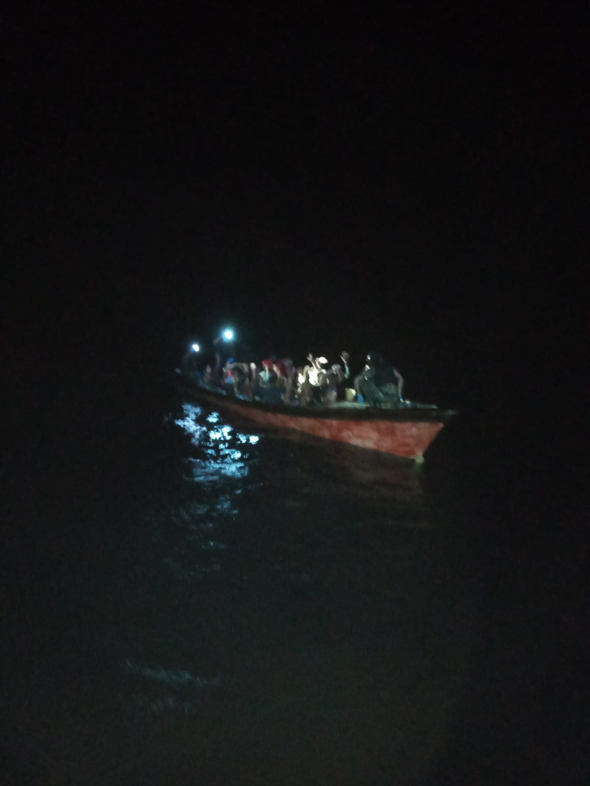 Wardakosta A Interseptá Boto Ku 43 Indokumentado Na Bordo Rumbo Pa Korsou 162 Kustwacht 3