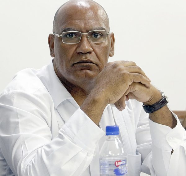 Gabinete Rhuggenaath Ku Intenshon Makabro Pa Pasa E Lei Di Eksepshon (Uitzonderingstoestandwet) Pa Por Kibra Tur E Poder Demokrátiko 160 Charles Cooper 600X567 1