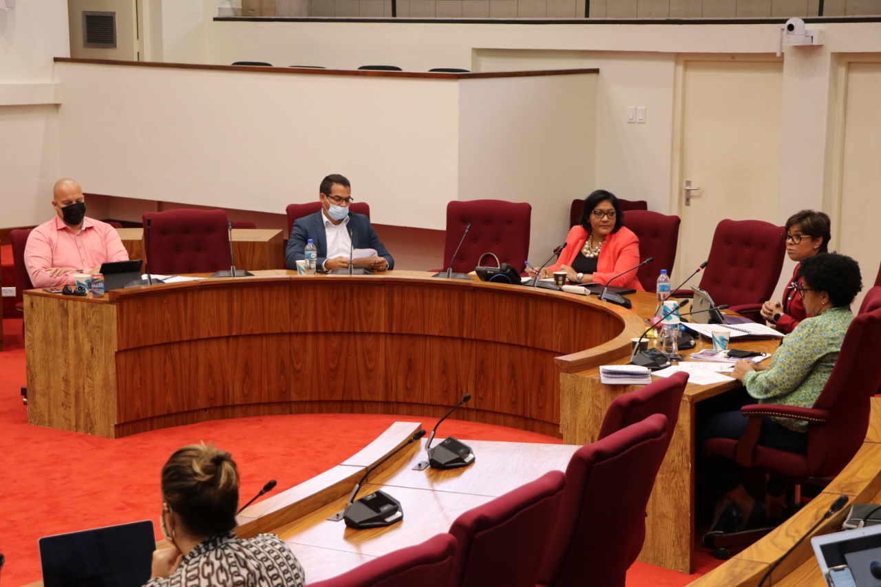 Minister Xiomara Maduro Tabata Den Comision Financiero Di Parlamento Pa Informa Riba Alivio Fiscal 2 163 Reunion Comision Central Alivio Fiscal 2 002 1