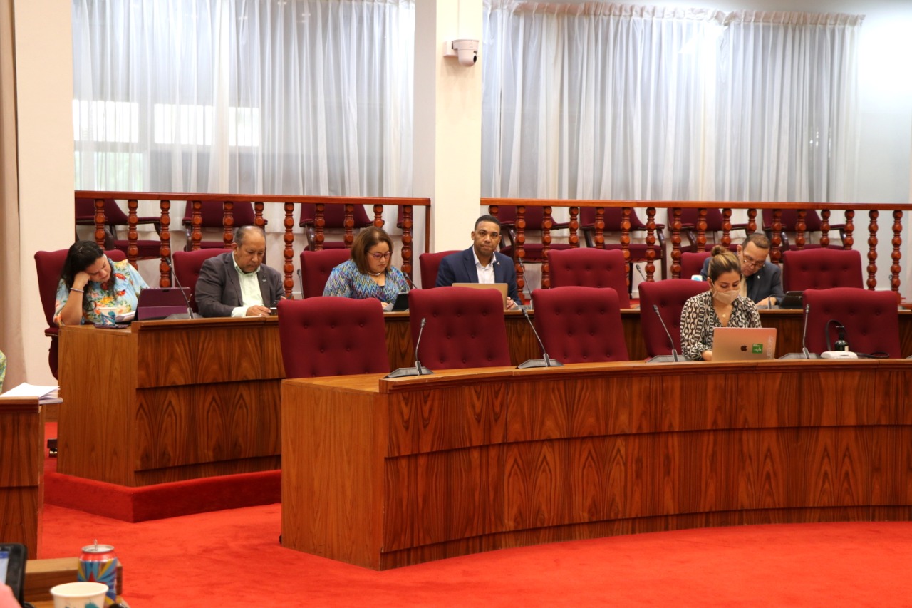 Minister Xiomara Maduro Tabata Den Comision Financiero Di Parlamento Pa Informa Riba Alivio Fiscal 2 162 Reunion Comision Central Alivio Fiscal 2 003
