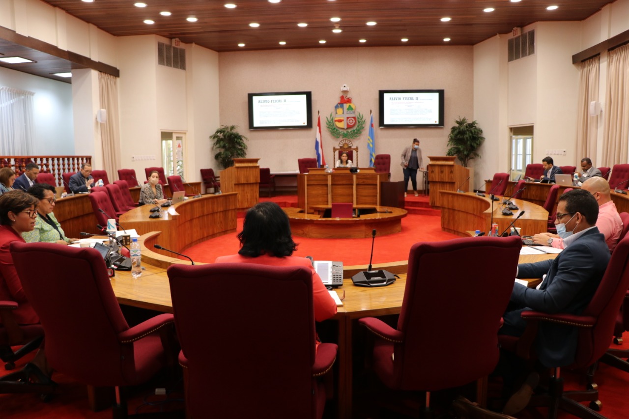 Minister Xiomara Maduro Tabata Den Comision Financiero Di Parlamento Pa Informa Riba Alivio Fiscal 2 164 Reunion Comision Central Alivio Fiscal 2 0061