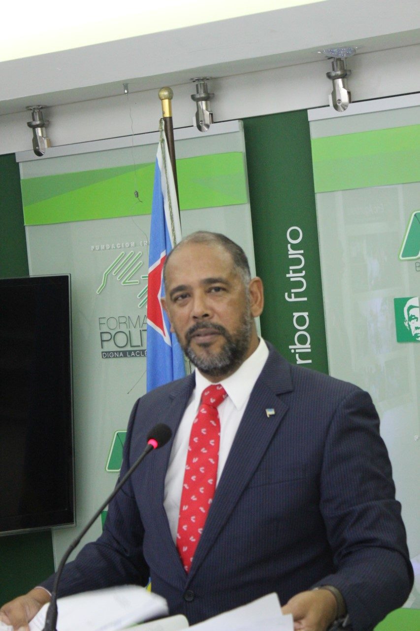 Parlamentario Benny Sevinger: Gobierno Di Mep A Yuda Famia Pero Di Nan Mes Y No Pueblo 160 Dec14 Benny Sevinger Nan Mes