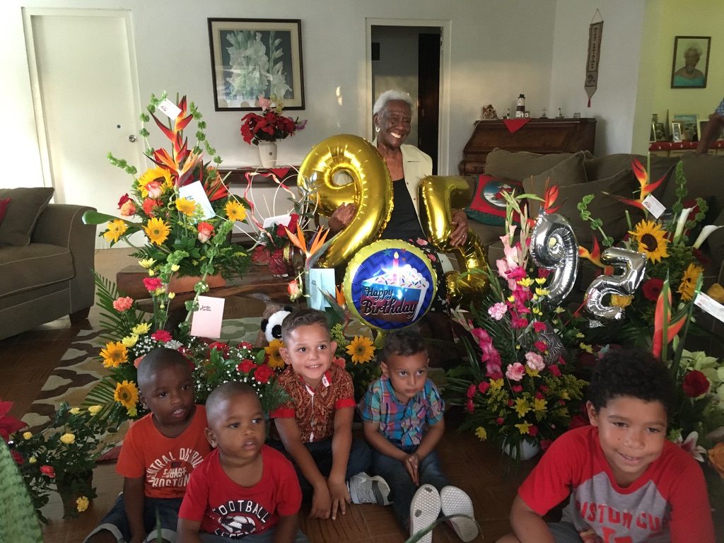 Senora Iona Richardson Cannegieter A Celebra Su Di 95 Cumpleanos 160 Img 20201219 Wa0078