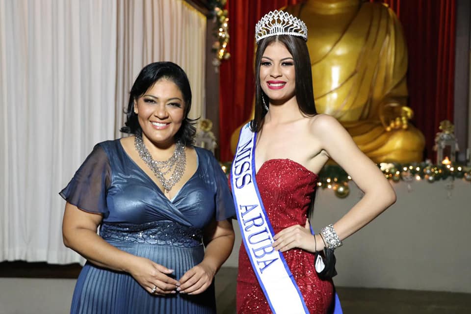 Minister Xiomara Maduro A Corona Miss Universe Aruba Helen Hernandez 162 Miss Universe Aruba 01