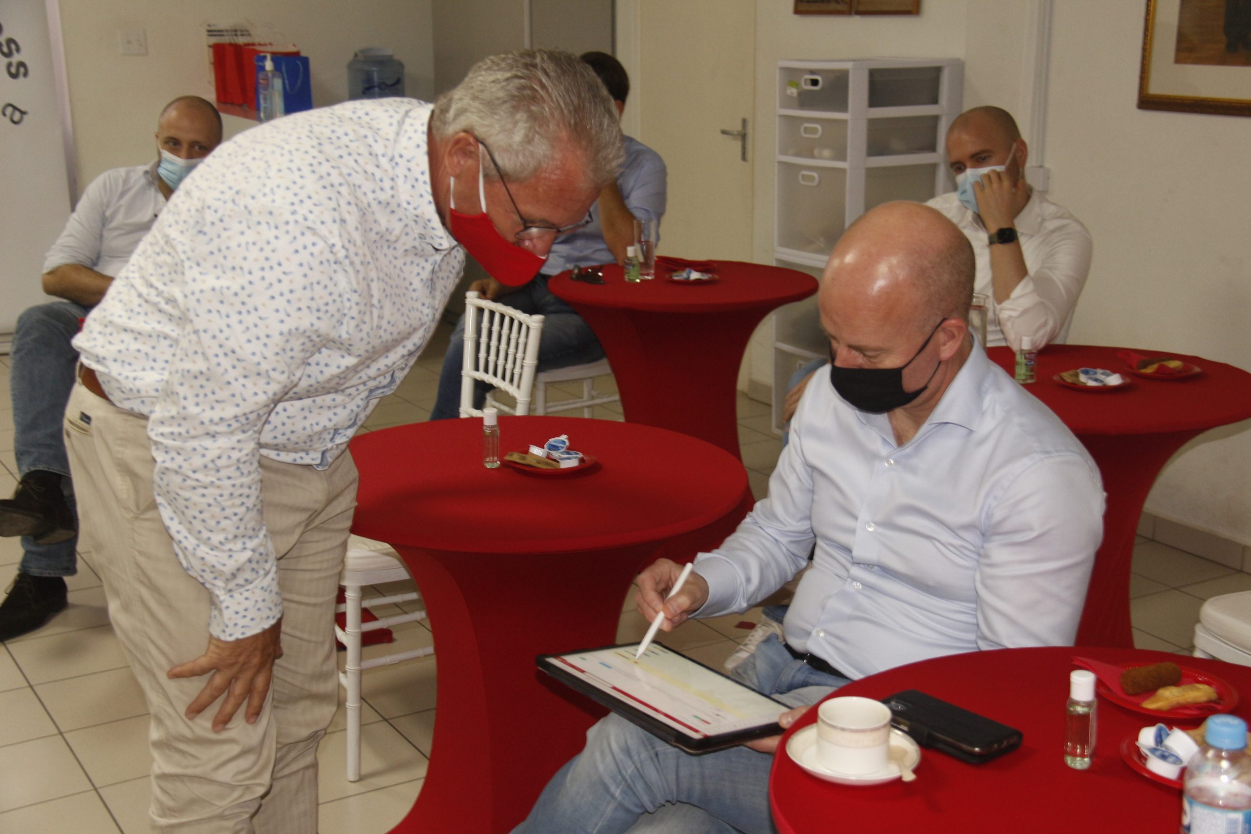 Cruz Cora Aruba A Ricibi Bishita Di Secretario Di Estado, Sr. Raymond Knops 160 Mg 9465 Scaled