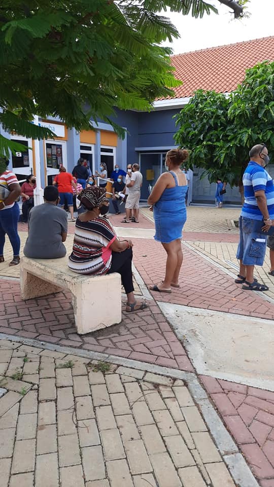 Parlamentario Alan Howell Contento Cu Servicio Di Impuesto Ta Bek Na San Nicolas 163 Sia Post2