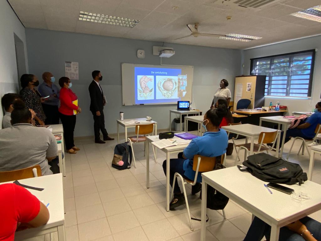 Minister Di Enseñansa, Siensia, Kultura I Deporte (Eskd) Sr. Steven Croes A Hiba Un Bishita Na Instituto Pa Formashon Den Enfermeria (Ife) 162 Whatsapp Image 2021 01 15 At 3.45.17 Pm 8