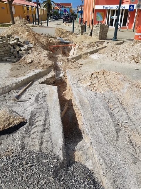 - Water -En Energie Bedrijf Bonaire Bonaire (Web) Ta Informá Ku Trabounan Pa Renovashon Di Liñanan Di Awa Di Irigashon 160 Graafwerkzaamheden Kaya Grandi