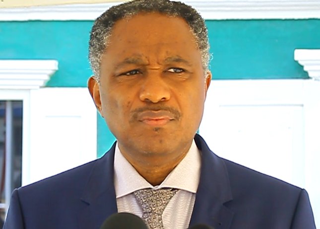 Ex Minister Di Husticia Arthur Dowers : Relashon Cu Kustwacht Mester Ta Miho 160 Parlamentario Arthur Dowers