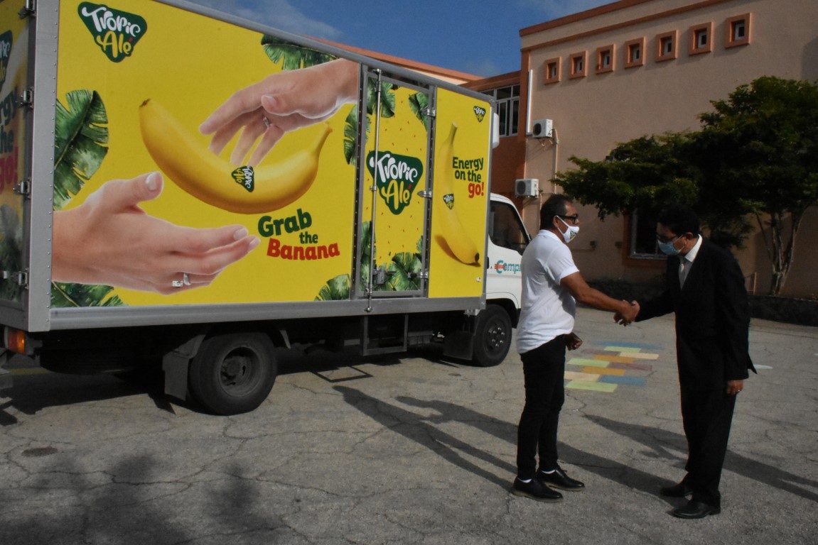 Minister Lampe Ta Apoya Proyecto Di Compra Pa Hiba Fruta Scol 160 Minister Lampe Ta Apoya Proyecto Di Compra Pa Hiba Fruta Scol 1 Medium