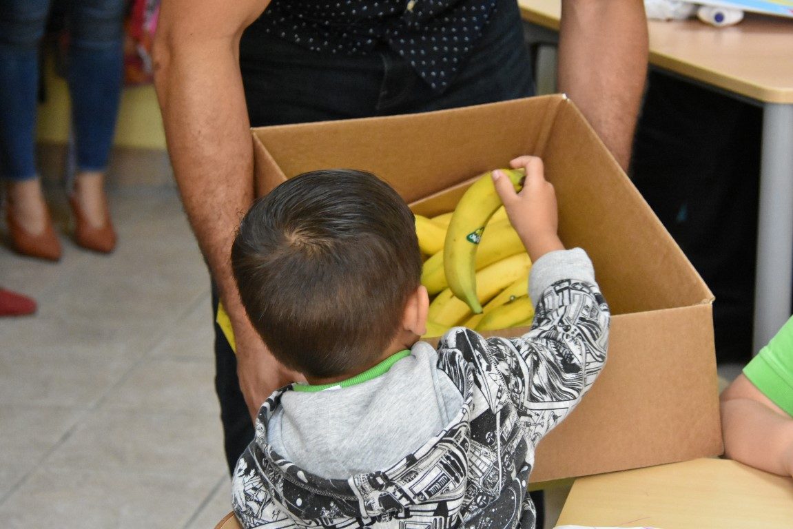 Minister Lampe Ta Apoya Proyecto Di Compra Pa Hiba Fruta Scol 164 Minister Lampe Ta Apoya Proyecto Di Compra Pa Hiba Fruta Scol 8 Medium