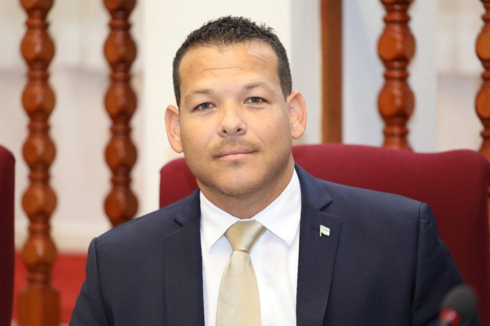 Parlamentario Rocco Tjon