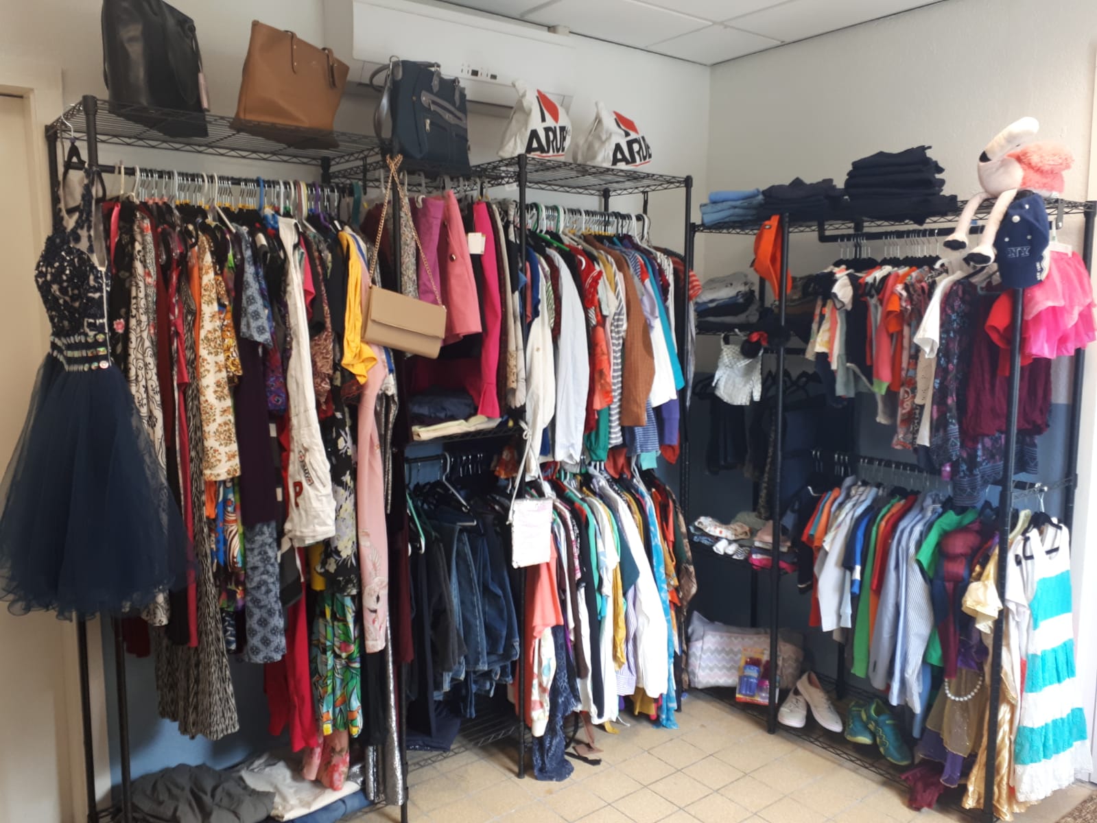 Bon Iniciativa Cu Thrift Shop Di Cruz Cora Di Saba 161 Saba Red Cross Thrift Shop