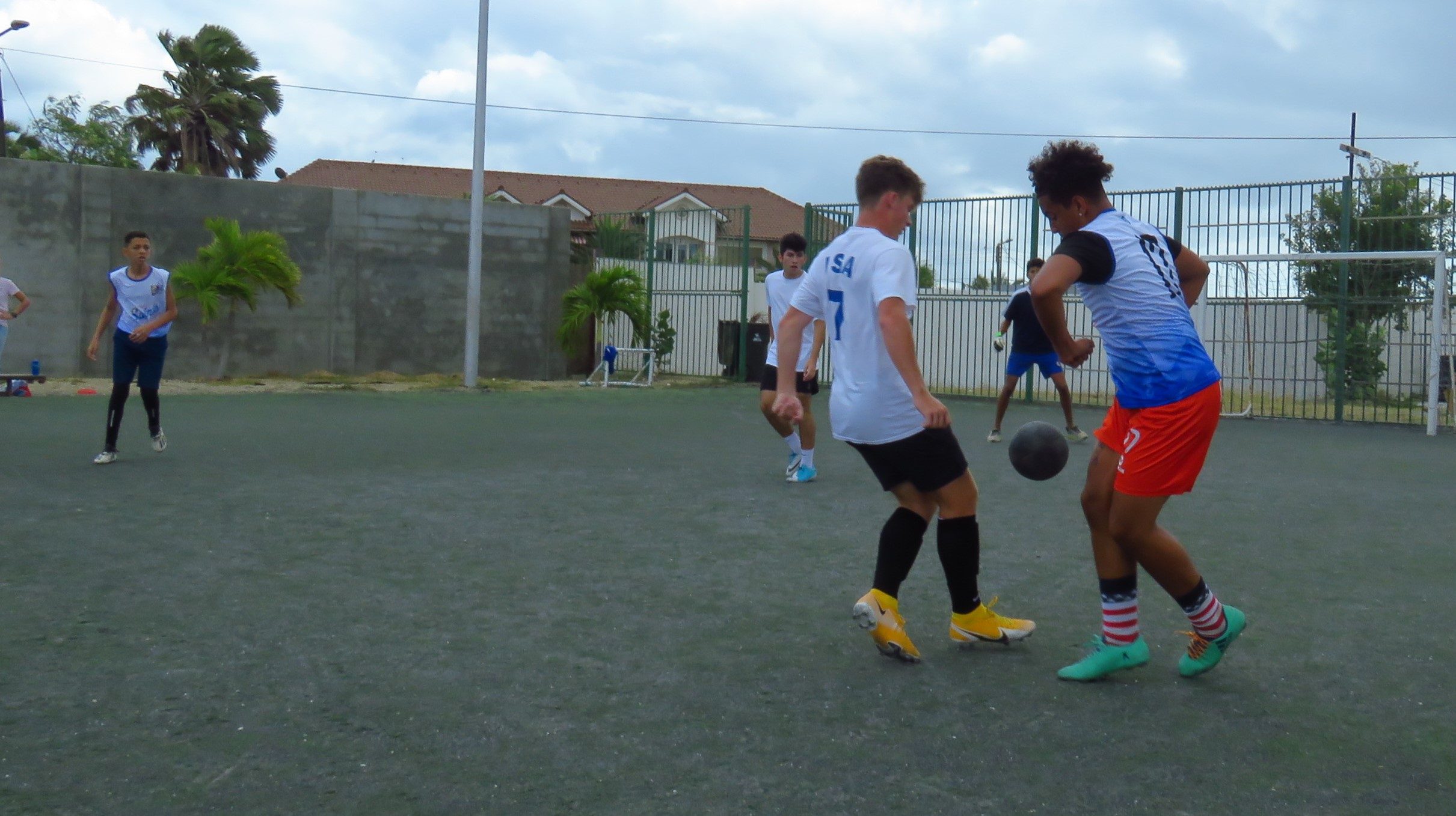 Diferente Scol Cu A Pasa Pa Final Durante Fubol Escolar Di Ibisa 176 Ibisa 18