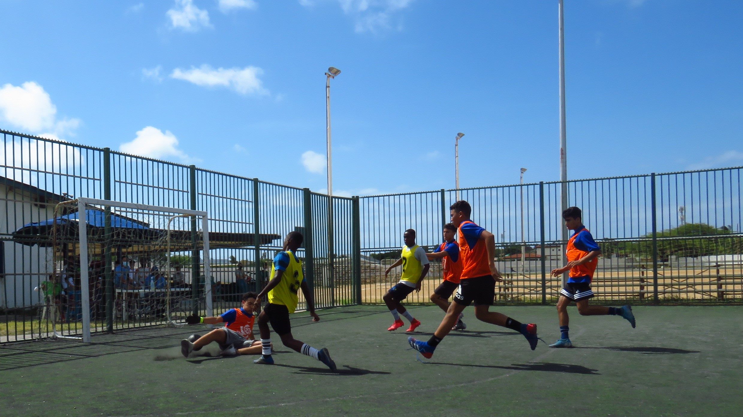 Diferente Scol Cu A Pasa Pa Final Durante Fubol Escolar Di Ibisa 177 Ibisa 19