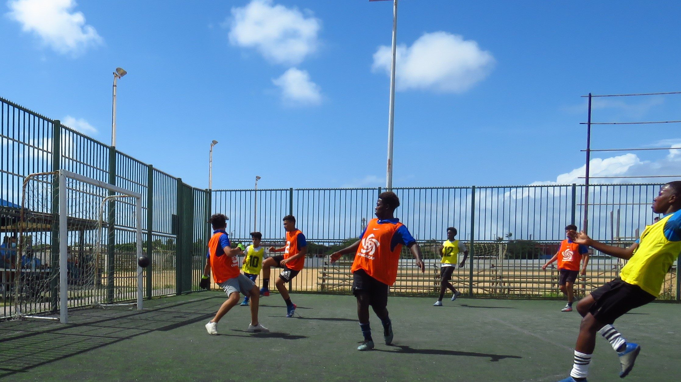 Diferente Scol Cu A Pasa Pa Final Durante Fubol Escolar Di Ibisa 181 Ibisa 23