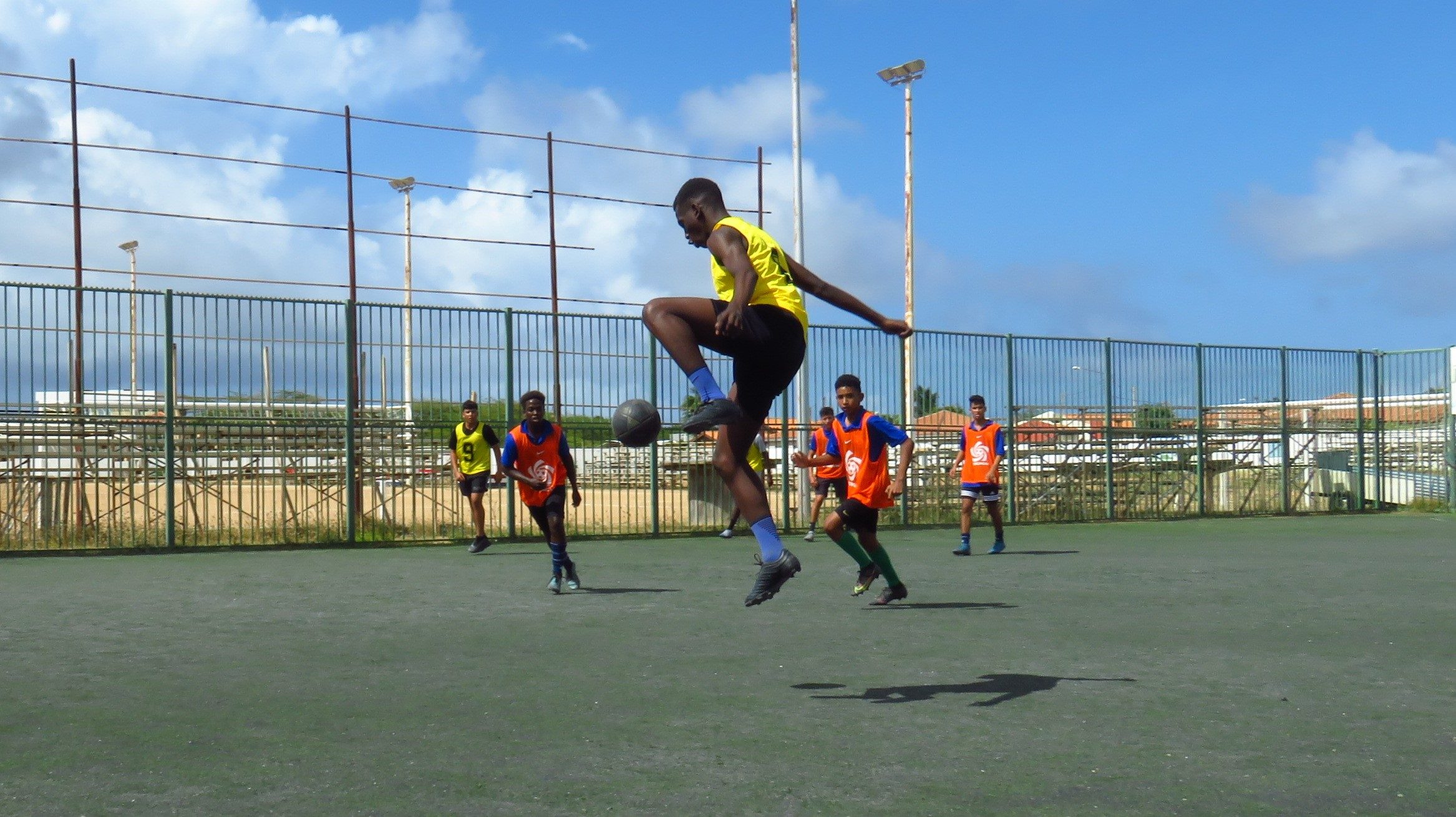 Diferente Scol Cu A Pasa Pa Final Durante Fubol Escolar Di Ibisa 186 Ibisa 28