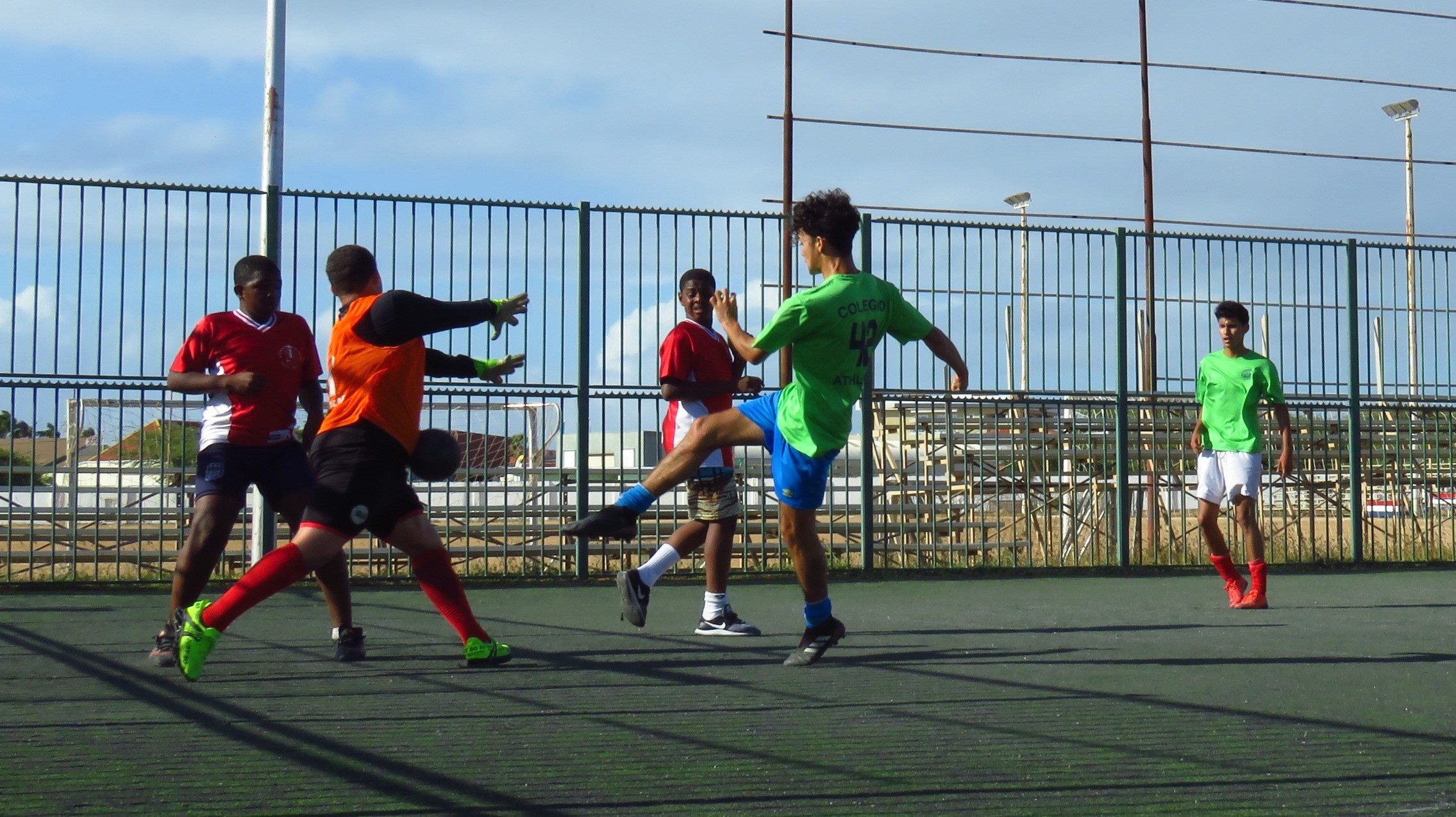 Diferente Scol Cu A Pasa Pa Final Durante Fubol Escolar Di Ibisa 161 Ibisa 3
