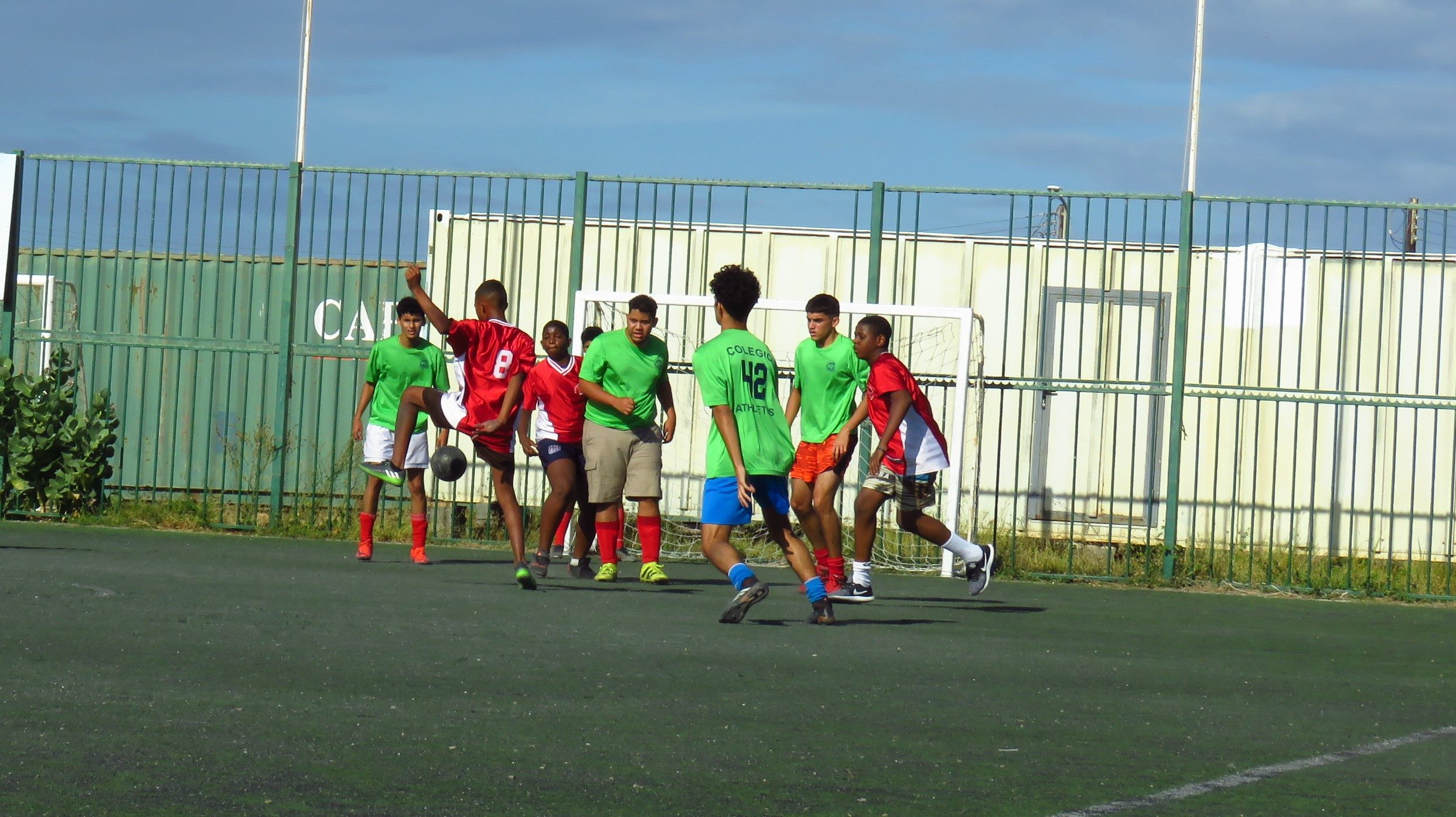 Diferente Scol Cu A Pasa Pa Final Durante Fubol Escolar Di Ibisa 192 Ibisa 34