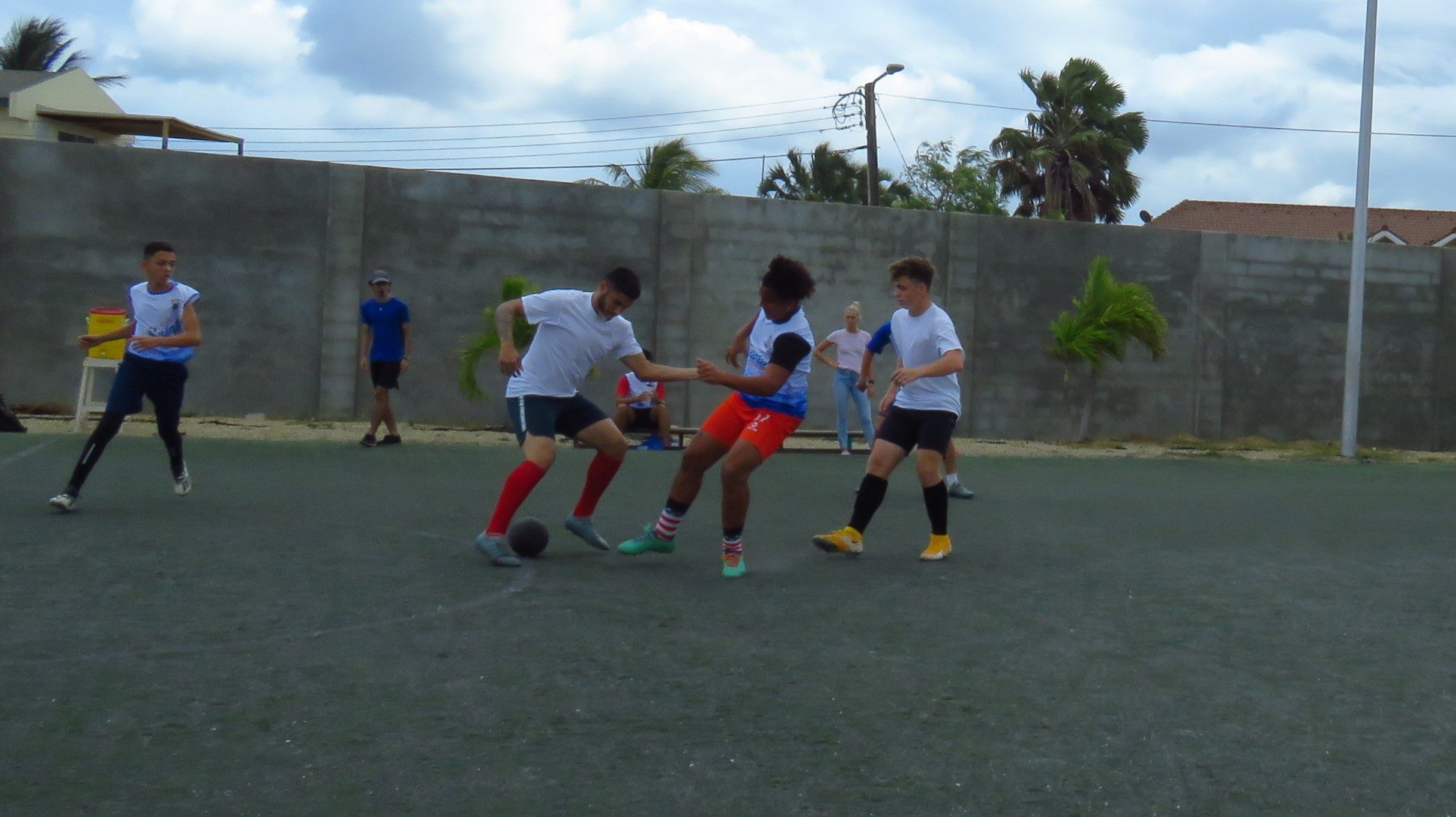 Diferente Scol Cu A Pasa Pa Final Durante Fubol Escolar Di Ibisa 199 Ibisa 40