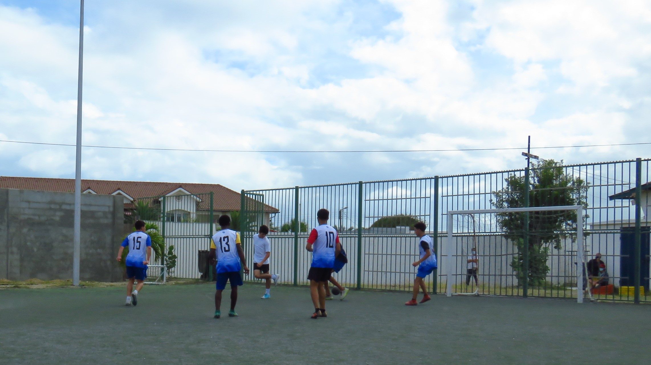 Diferente Scol Cu A Pasa Pa Final Durante Fubol Escolar Di Ibisa 165 Ibisa 7