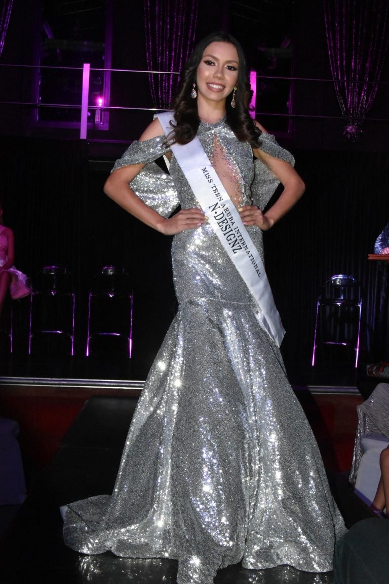 Miss Teen Aruba International 23 Medium Rotated