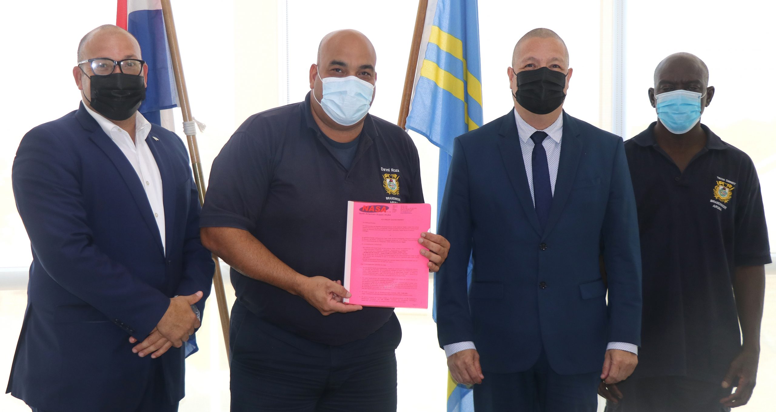 Minister Andin Bikker A Firma Pa Bestel Truck Nobo Pa Departamento Di Bombero 160 Andin Bikker Bombero 1 Scaled