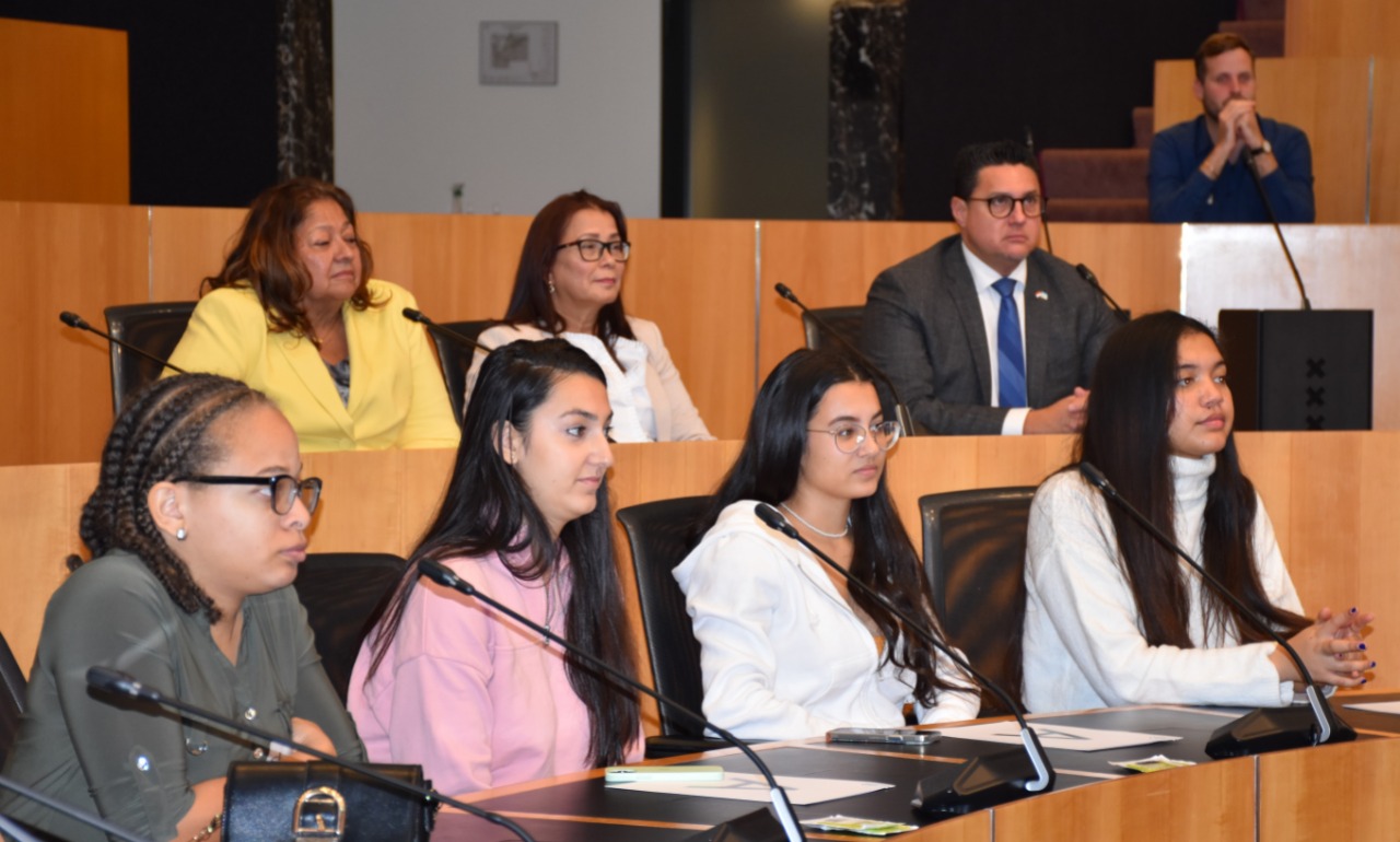 Minister Besaril Cu Gratitud Grandi Pa Amsterdam Pa Con Nan Ta Ricibi Nos Studiantenan 160 Hulanda 3