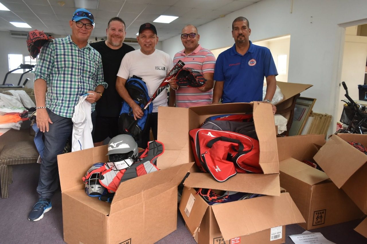 Material Deportivo Di Sidney Ponson Charity Foundation A Yega Aruba 160 Material Deportivo Di Sidney Ponson Charity Foundation A Yega Aruba 2