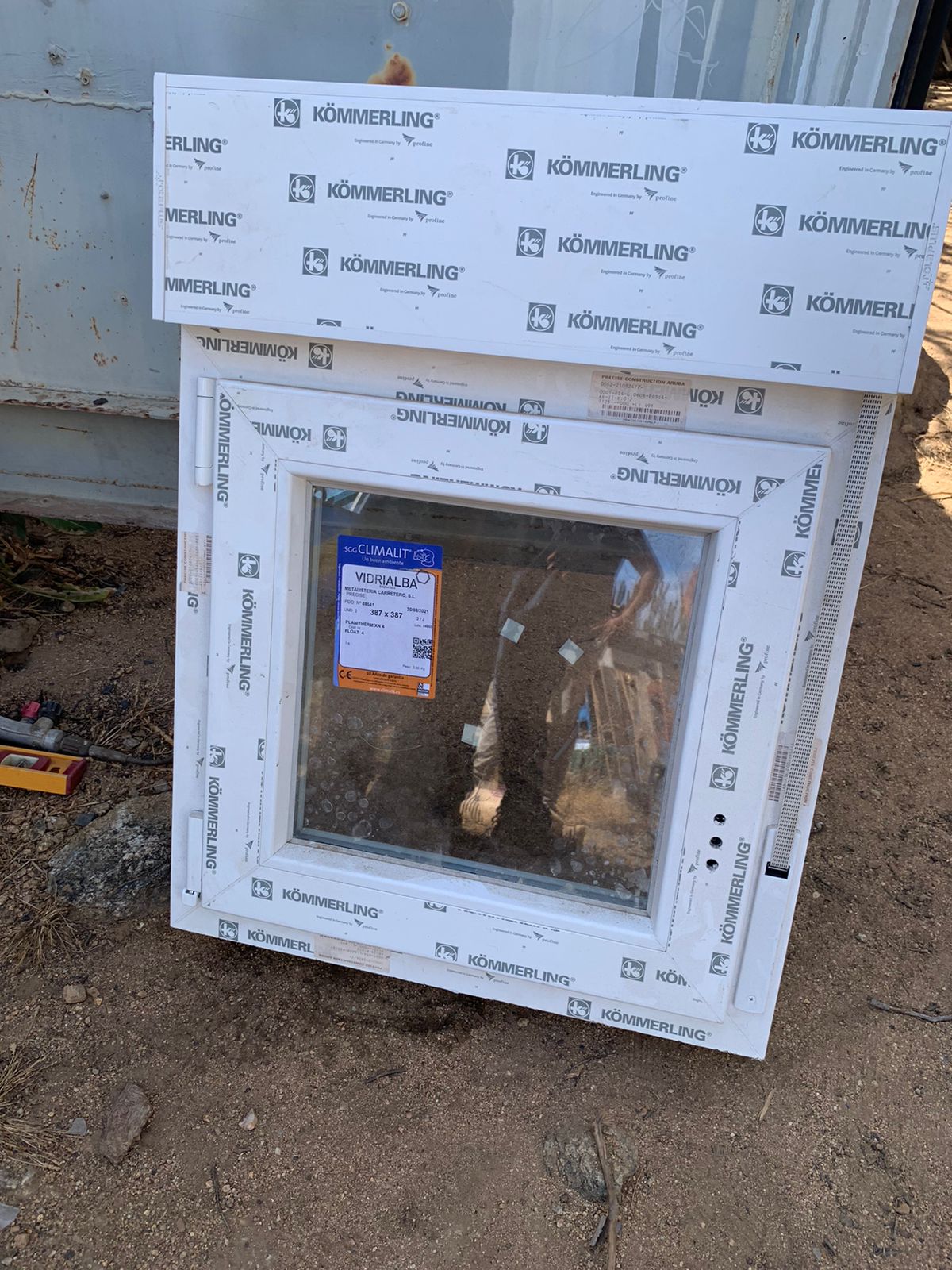Dar 3 Y Team Woninginbraken A Bin Encontra 2 Container Yena Cu Articulonan Procedente Di Ladronicia Ariba Un Tereno Na Seroe Lopez 161 Img 20220212 Wa0022