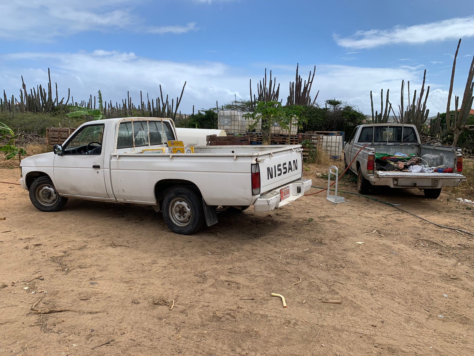 Dar 3 Y Team Woninginbraken A Bin Encontra 2 Container Yena Cu Articulonan Procedente Di Ladronicia Ariba Un Tereno Na Seroe Lopez 163 Img 20220212 Wa0024