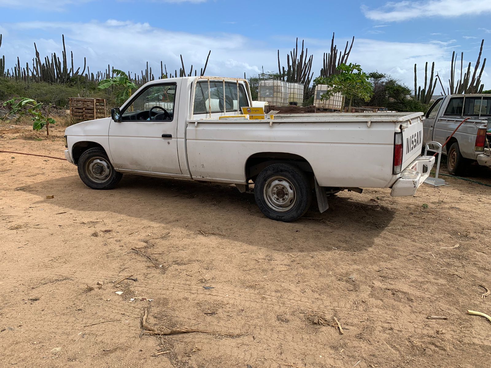 Dar 3 Y Team Woninginbraken A Bin Encontra 2 Container Yena Cu Articulonan Procedente Di Ladronicia Ariba Un Tereno Na Seroe Lopez 167 Img 20220212 Wa0025