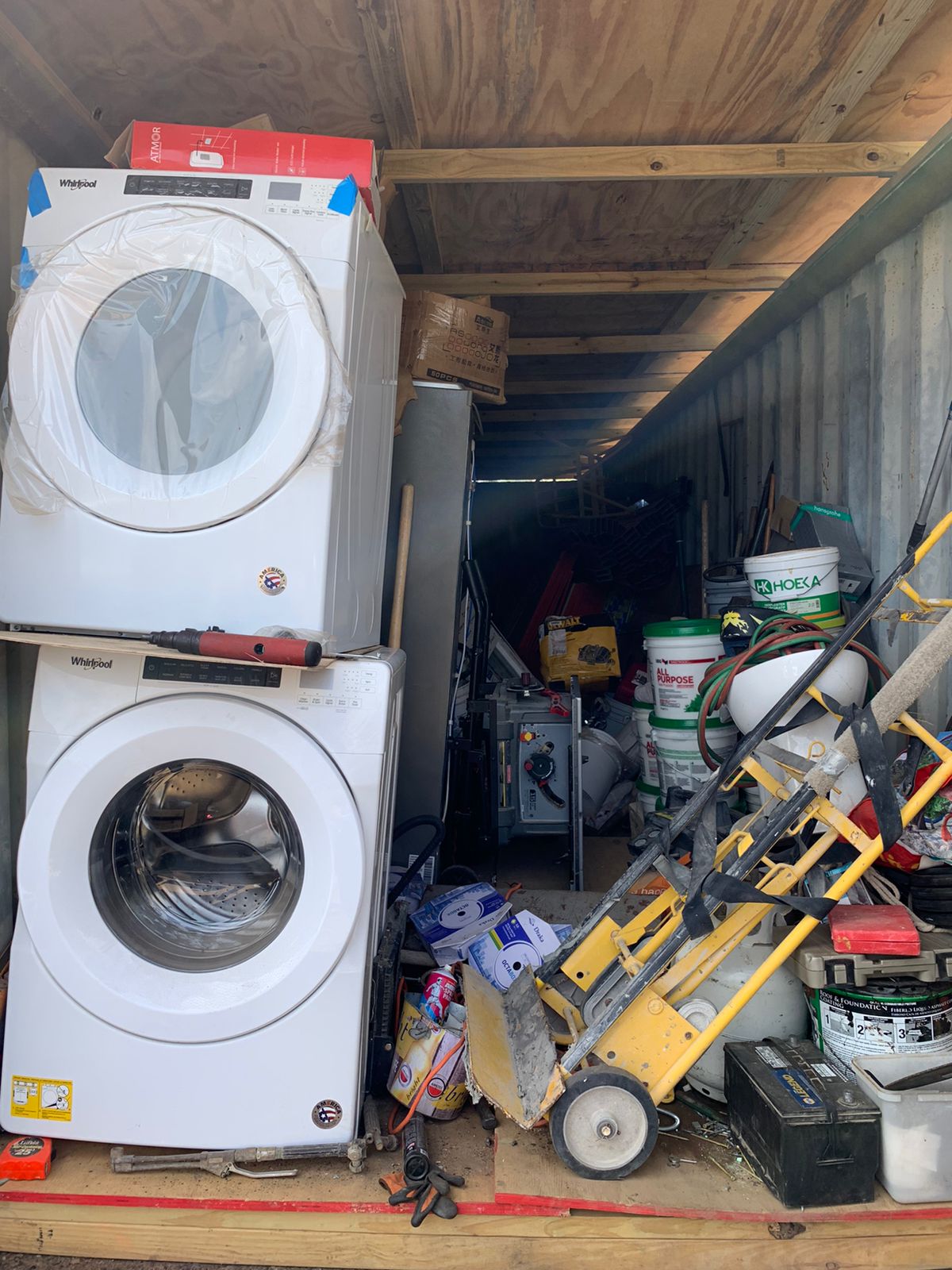Dar 3 Y Team Woninginbraken A Bin Encontra 2 Container Yena Cu Articulonan Procedente Di Ladronicia Ariba Un Tereno Na Seroe Lopez 166 Img 20220212 Wa0026