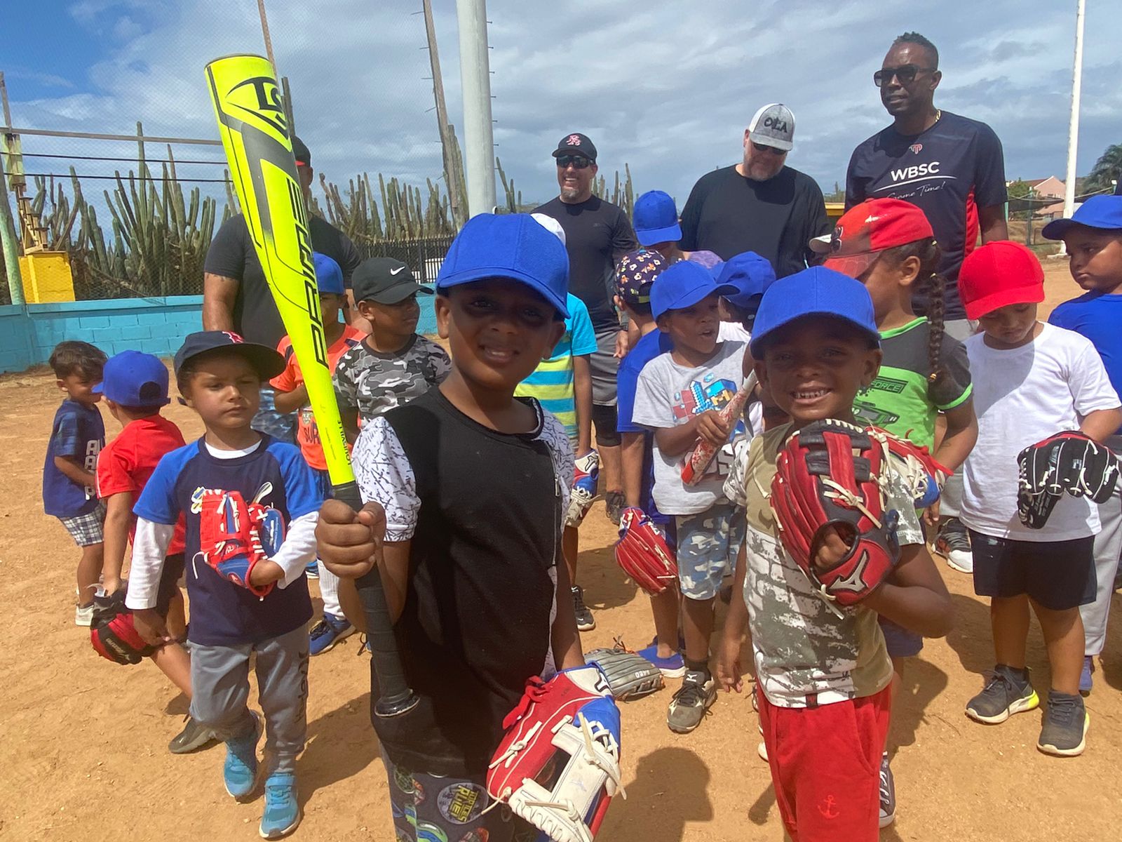 Sidney Ponson Charity Foundacion A Haci Muchanan Feliz Den Fin Di Siman 175 Sidney Ponson Charity Foundation 23