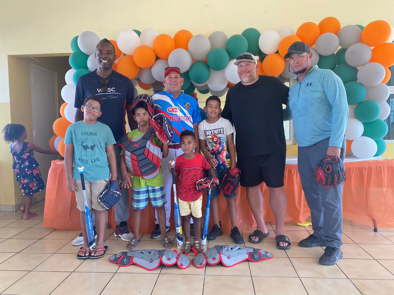Sidney Ponson Charity Foundacion A Haci Muchanan Feliz Den Fin Di Siman 163 Sidney Ponson Charity Foundation 33
