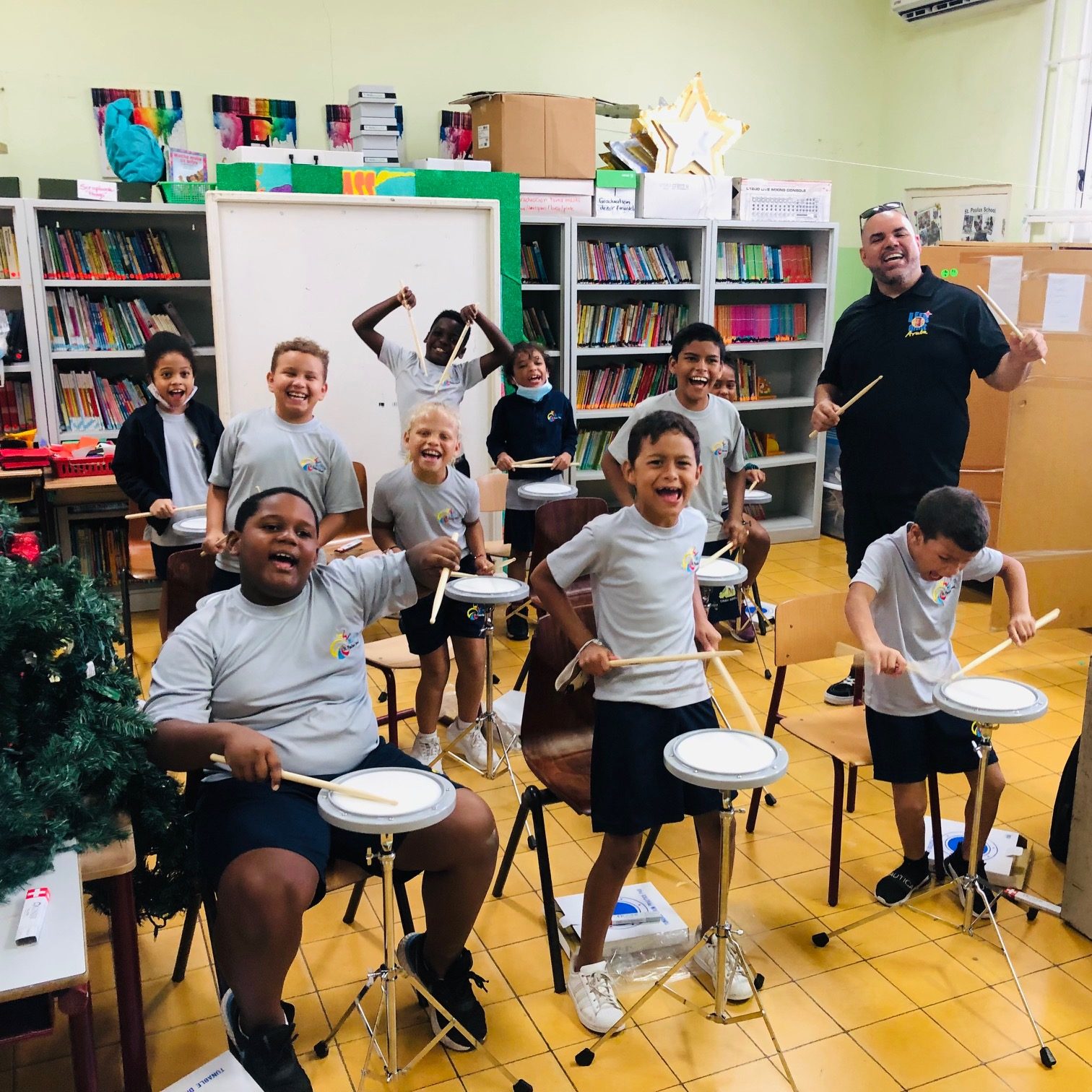 Scolnan Na San Nicolas Tambe A Cuminsa Cu Leerorkest Aruba 168 Image9