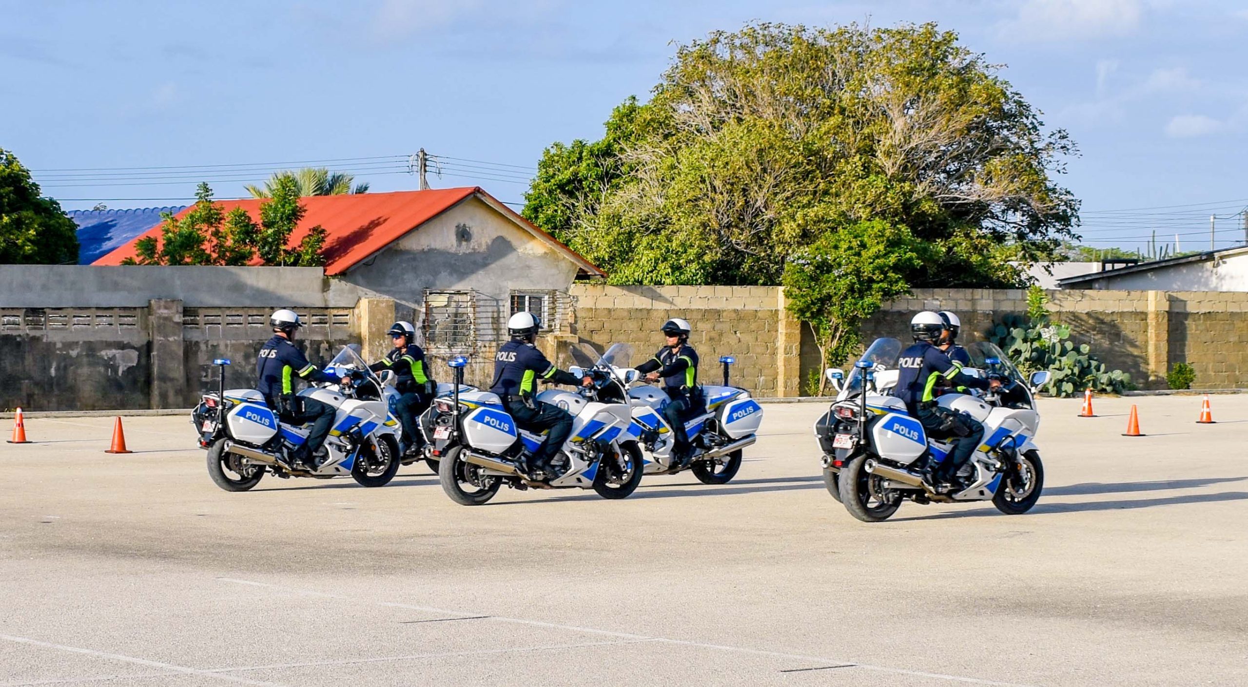 Pa Prome Biaha Un Instructor Arubiano A Duna E Curso : Unidad Motorisa A Termina Nan Curso Di Seguridad Exitosamente 166 Polis 1 Scaled