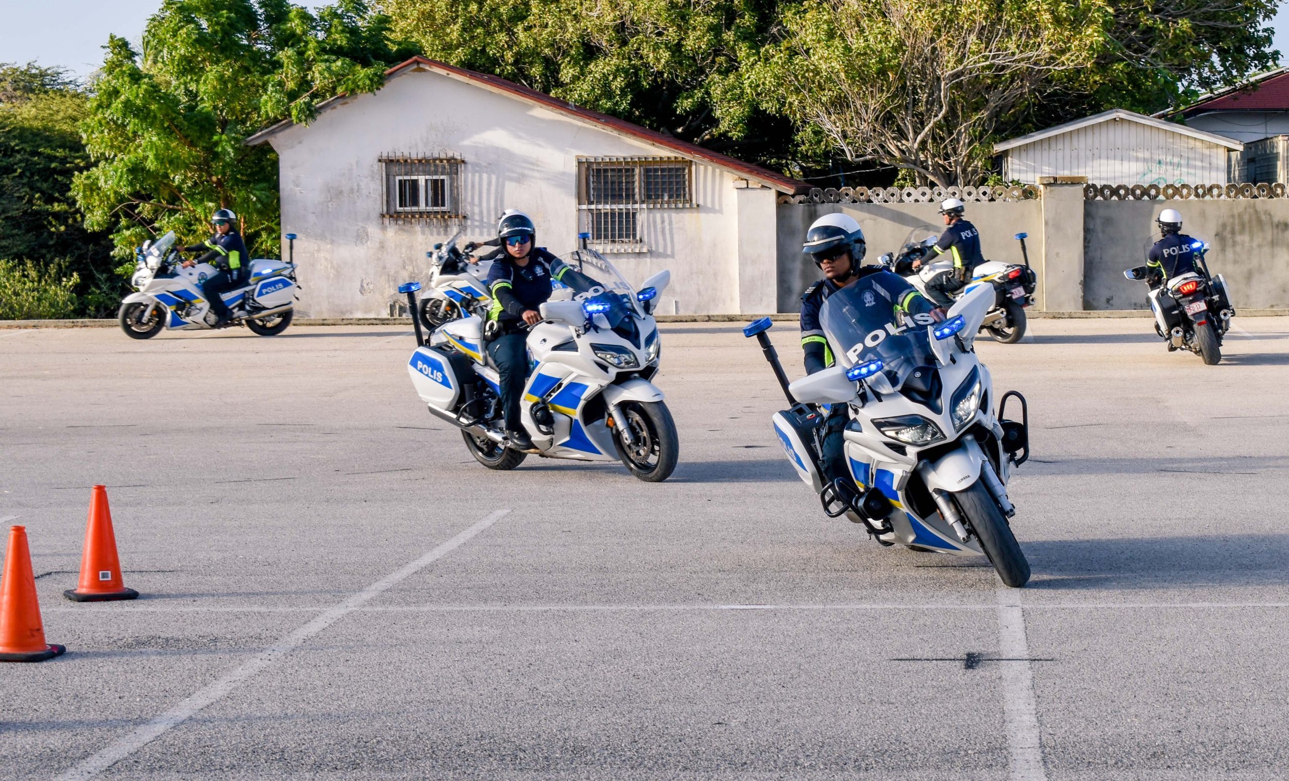 Pa Prome Biaha Un Instructor Arubiano A Duna E Curso : Unidad Motorisa A Termina Nan Curso Di Seguridad Exitosamente 163 Polis 6 Scaled