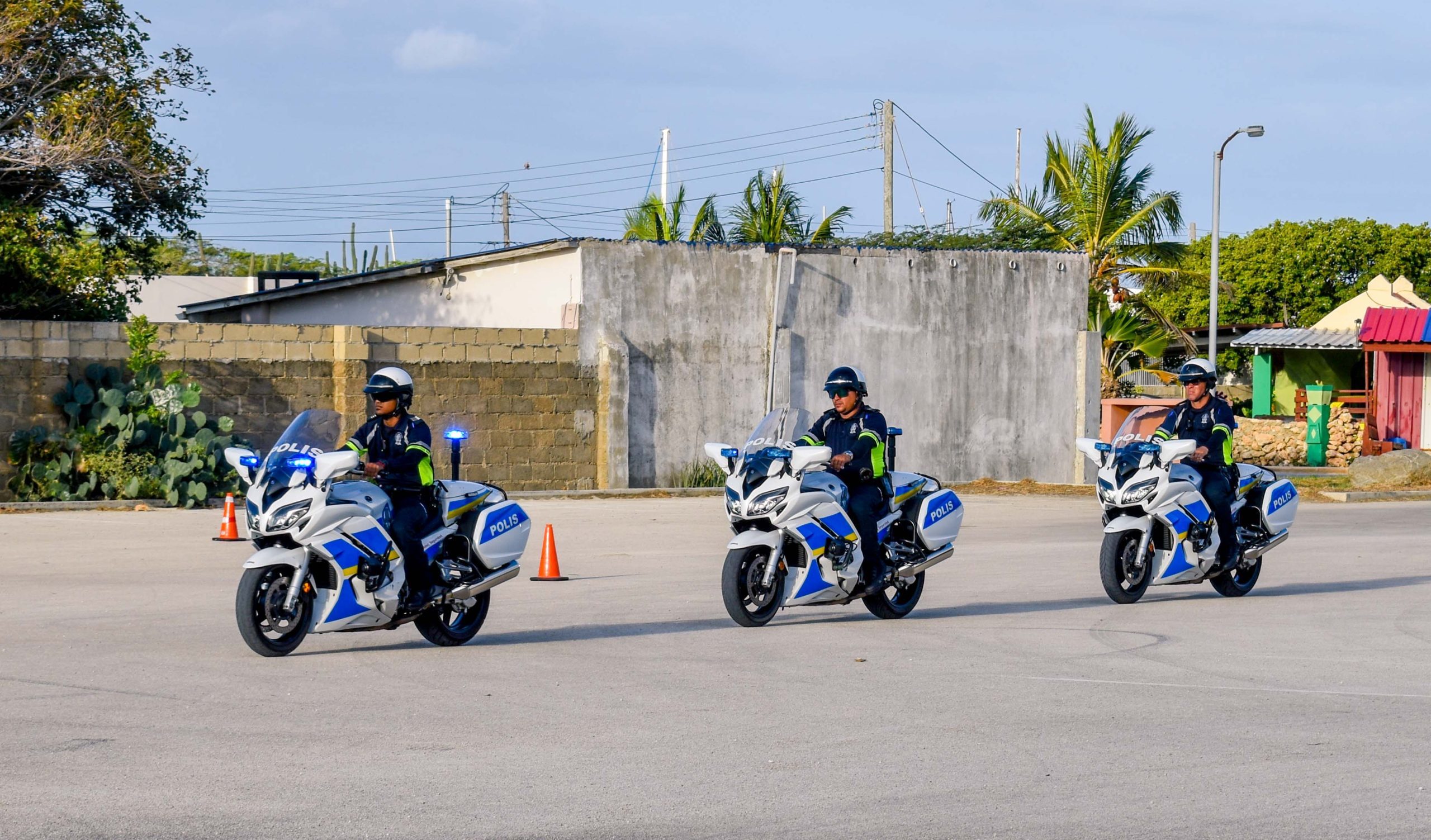 Pa Prome Biaha Un Instructor Arubiano A Duna E Curso : Unidad Motorisa A Termina Nan Curso Di Seguridad Exitosamente 165 Polis 8 Scaled