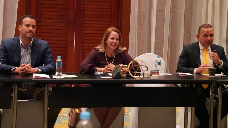 Miembronan Di Eerste Kamer A Bishita Aruba Den Cuadro Di Reunion Anual 160 Eerste Kamer01