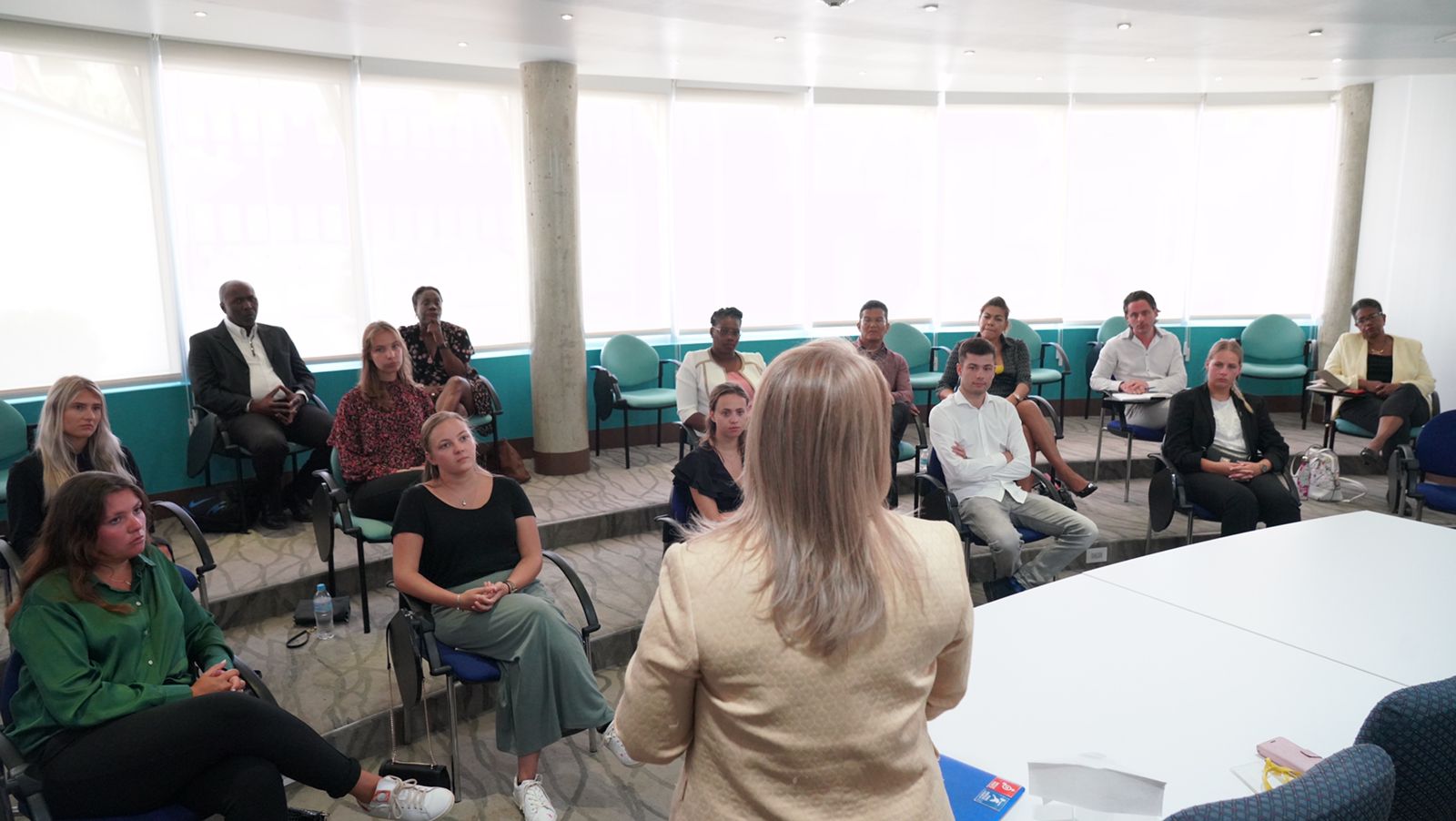Prome Minister Evelyn Wever-Croes: Encuentro Informativo Cu Studiantenan Di Ipa 161 Ipa 1