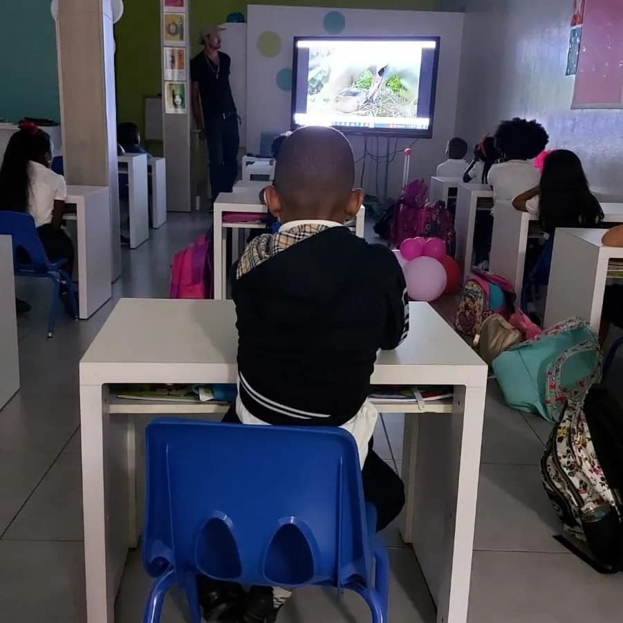 Muchanan Di E Proyecto “Muchanan Balente “ Ta Wordo Educa Den Reciclahe 160 Muchanan Balente