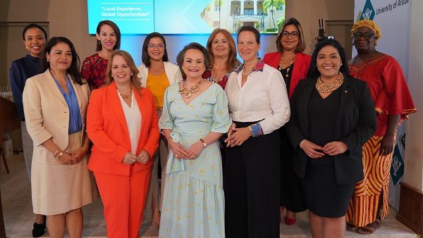 Prome Minister Ta Entrega E Prome Gender Policy Di Aruba Na Secretario Di Estado Van Huffelen 160 Gender Policy04