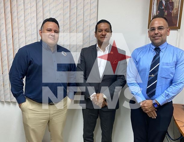 Consul Di Republica Dominicana Sr. Pedro Ventura A Bishita Director Di Kia Y Clientenan Di Nacionalidad Dominicana Sera Na Kia 160 Kia 2 1