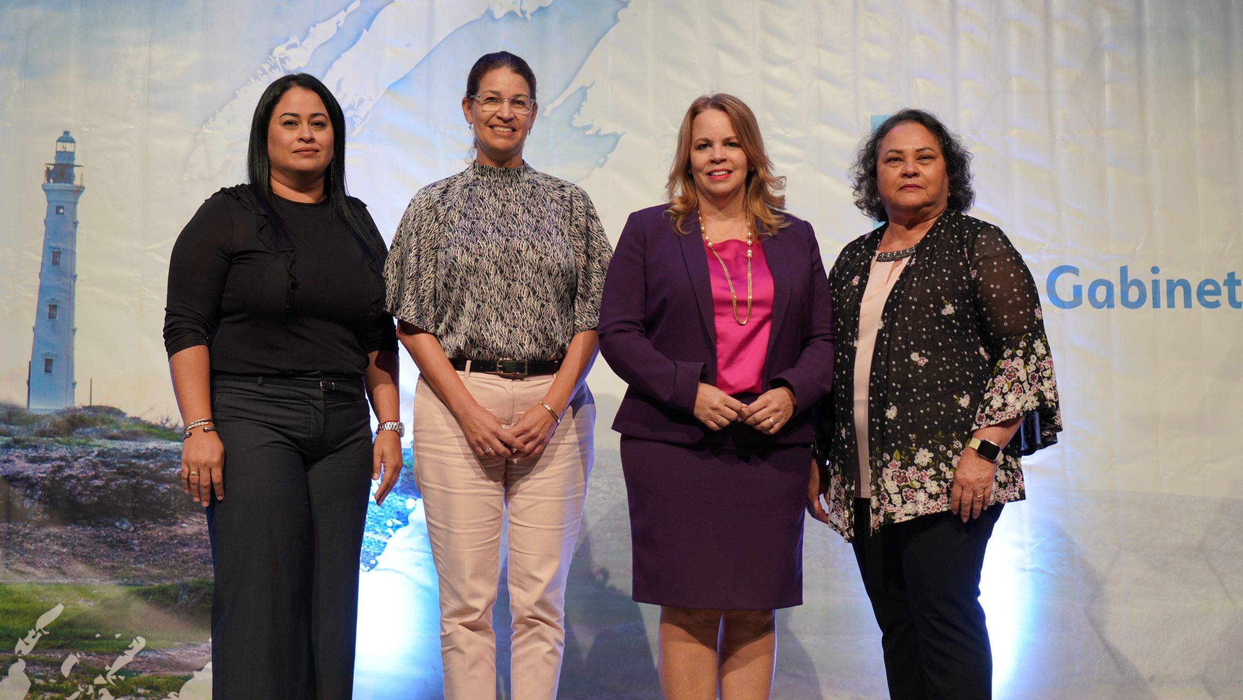Prome Minister Ta Gradici Tur Hefe Di Departamento Pa Nan Esfuerso Durante E Crisis 165 Minister Y Dept 8 Scaled