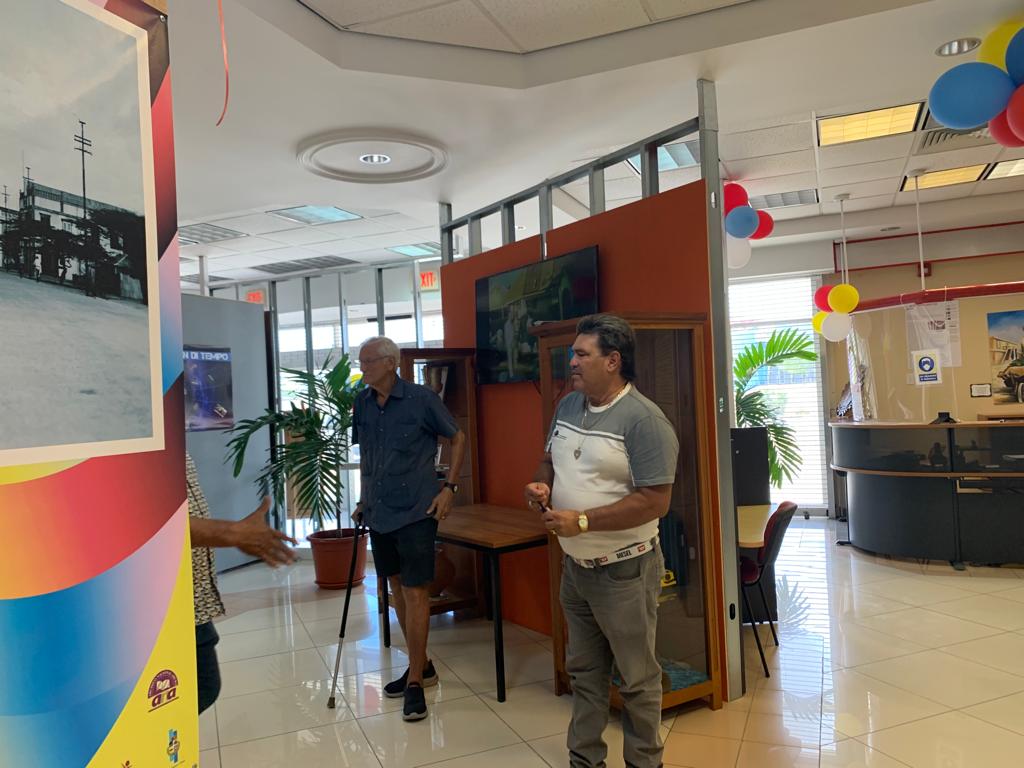 Minister Xiomara Maduro Ta Informa: Archivo Nacional Aruba A Ricibi Material Historico Di Varios Famia Durante Nan Open Dag, Diasabra Ultimo 161 Opendag Ana 3C 001