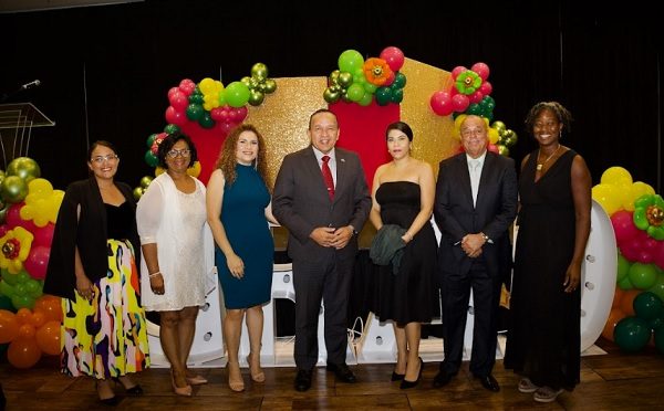 Minister Endy Croes Ta Felicita 71 Graduadonan Di Mon Plaisir College Mavo 160 4 1