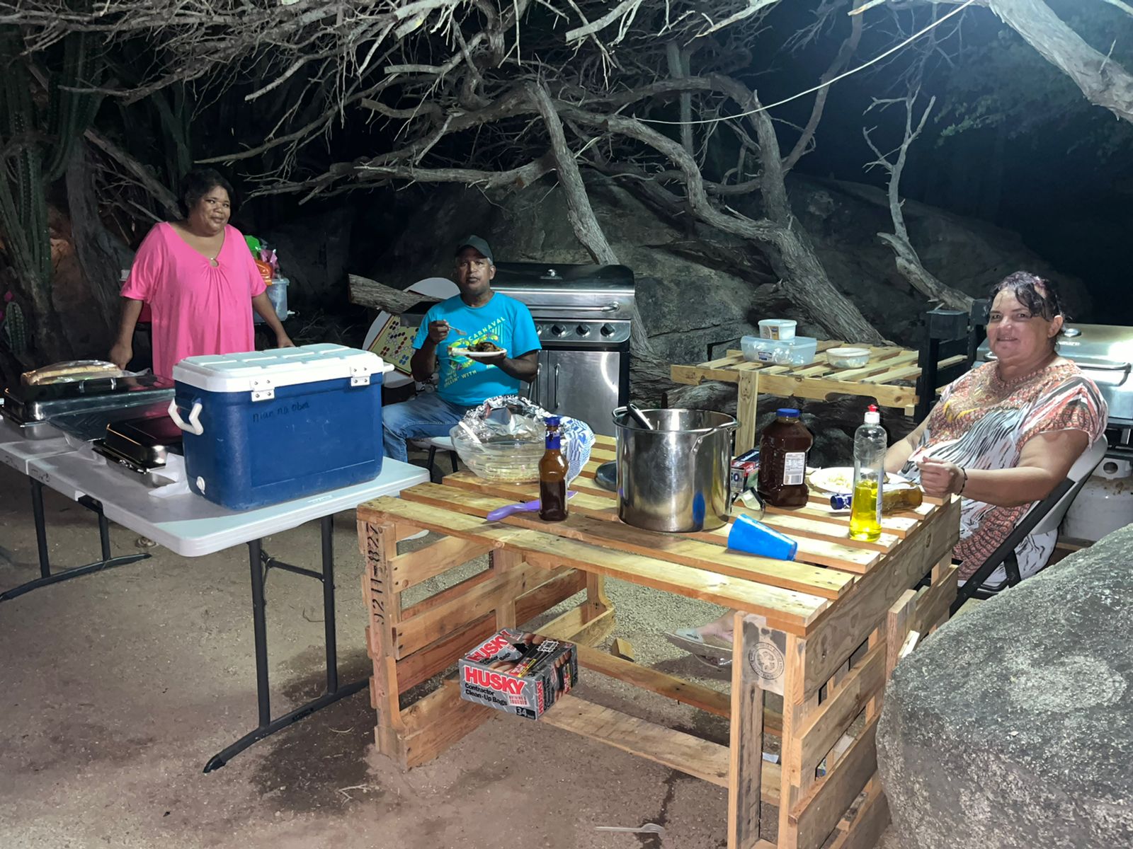 Centro Man Na Obra Cu Un Dushi Camping Pa Nan Clientenan 162 Man Na Obra 2